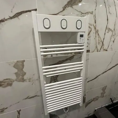 La Parenthese Apartment *